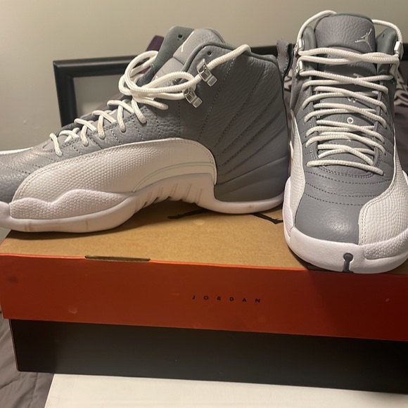 Men’s size 10 air jordan 12 retro’s. - Picture 2 of 5